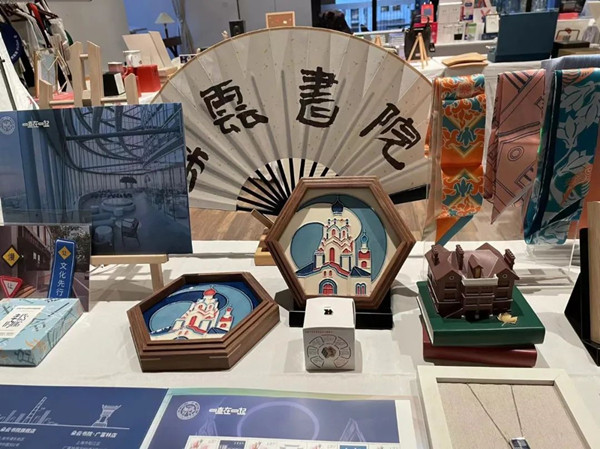 700余种文创产品亮相朵云书院&middot;戏剧店